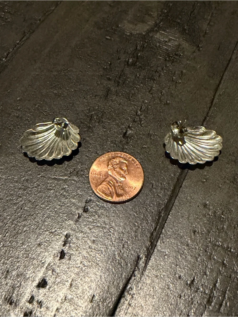 Vintage Shell Fan Stud Earrings - Silver Tone